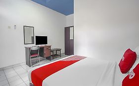 Oyo Life 90589 Palem Garden Hotel